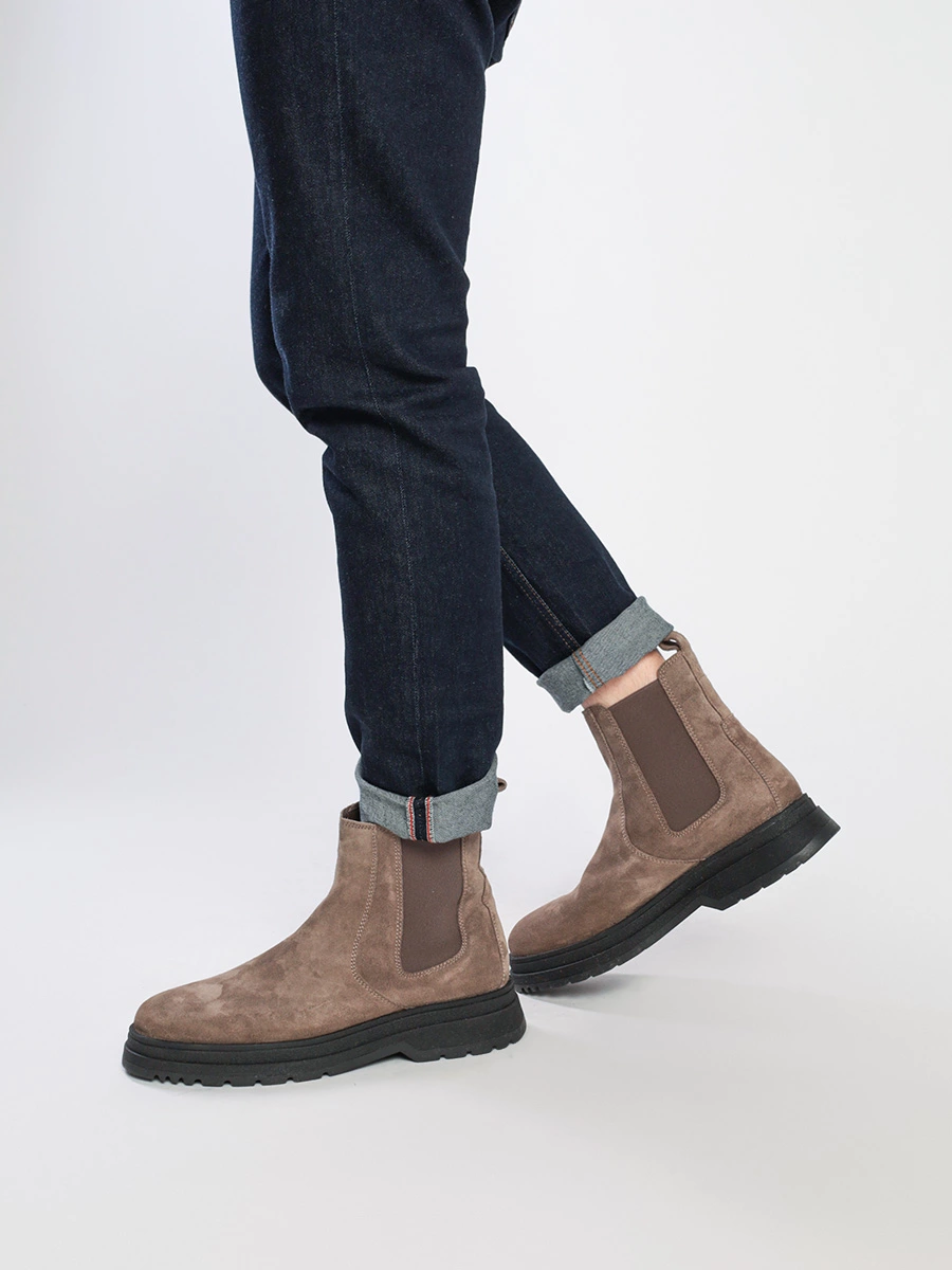 Ботинки-челси светло-коричневого цвета на объемной подошве